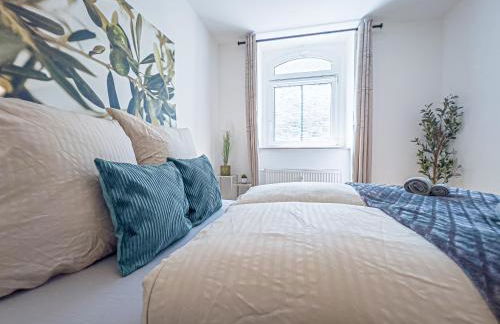 Gemütliche Ferienwohnung mit 2 Schlafzimmern, kostenfreiem Parkplatz, modernem Bad, Küche, Waschmaschine & Trockner - Foto 18