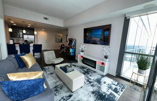 Skyline Retreat Penthouse, Top Floor, Year round Pool, City View! - Foto 24