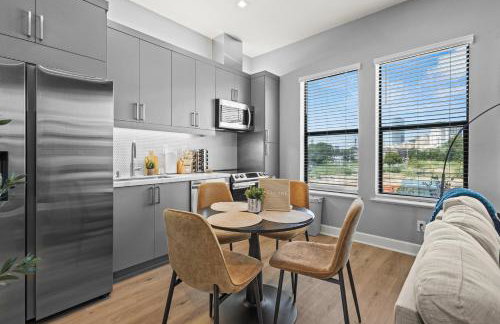 New suite with full Kitchen and Livingroom Dallas - Photo 21