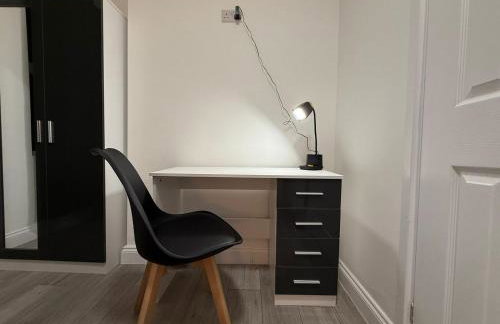 Cosy Six Bedroom House in Bedford Town - Foto 35