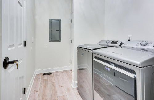 Bright and Elegant Home in High Point with Deck! - Foto 26