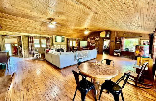 Tranquil Riverfront Cabin Retreat with Wildlife, Trails & Open Skies in Tahlequah, Oklahoma - Foto 29