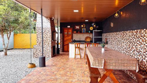 Casa espaçosa com churrasqueira - Foto 2