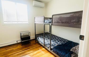 Comfortable 4-BR Family Home with Ample Parking - Foto 12