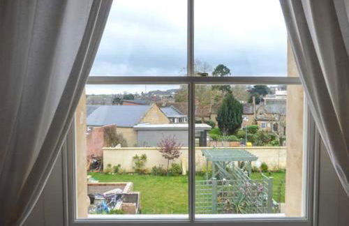 East Wing - Photo 10