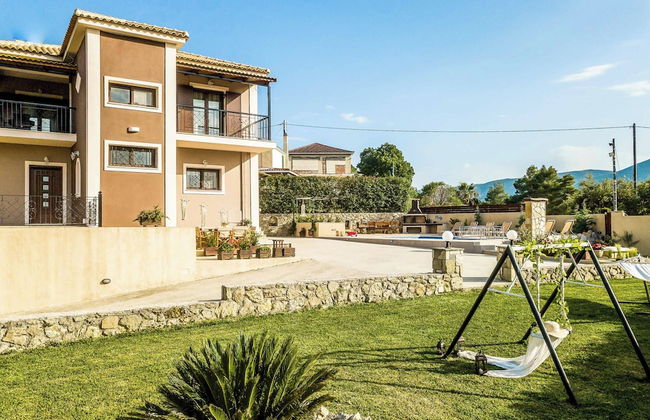 Maggie Alonia - Photo 27