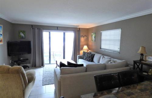 Cocoa Beach - Oceanfront - Steps to the Pier and Ocean - Foto 9