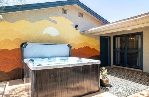 Bus Stop Saloon - Cave Creek with Spa - Photo 2