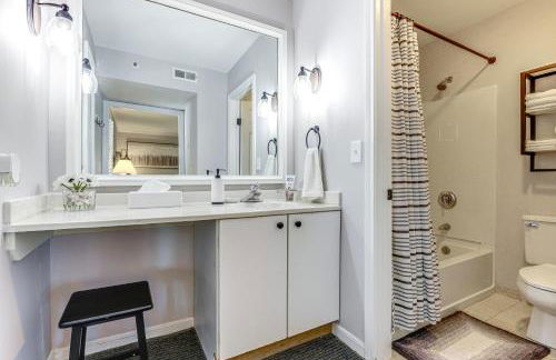 Golf Course Views and Pool Access! Norwich Studio - Foto 13