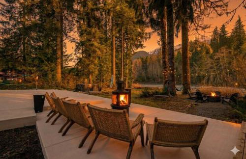 Riverfront getaway with sauna near mountains and hiking - Foto 16