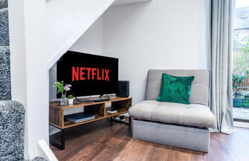 Great Location 2 Bedroom House in Nottingham, Private Garden, Fast Wi-Fi and Free Parking - Photo 71