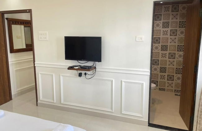 Monarch suites - Photo 22