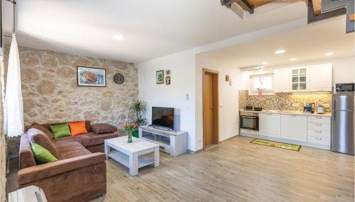 Awesome Home In Ploce With Jacuzzi - Foto 2