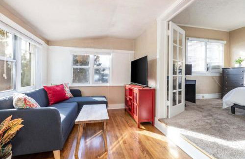 The Red Cabin Charming Historic Avenues Apartment - Foto 4