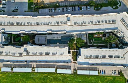 95 Luxury 2B2B Condo DT Fort Worth, Resort Style Pool & Gym, Golf Simulator, 7M to Dickies Stadium, 15M to AT&T stadium - Foto 10