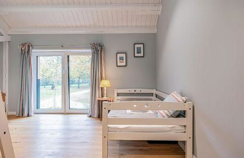 Traditional Architecture Meets Modern Design - Photo 33