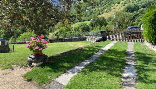 Marmotte Gîte 2à4 personnes avec cheminée à 10mn des pistes - Foto 3