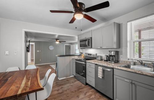 Bloomfield, Pittsburgh Bright and Spacious TWO Bedroom Apt with Free Parking - Foto 10