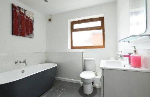 Air Maison - Large Family Home with Pool Table - Photo 4