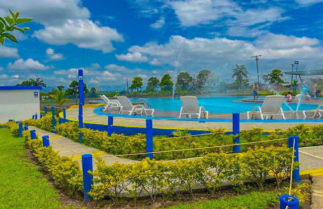 Aparthotel 2k familiar parque del cafe - Photo 17