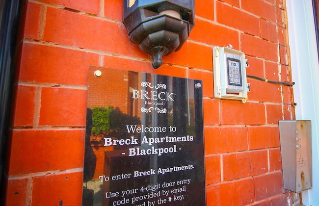 Breck Blackpool - Photo 71