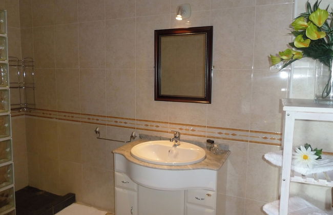 Oceanic Apartments - Photo 15