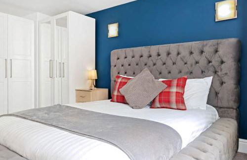 Luxurious 3 Bedroom Apartment in Park Estate - Photo 2