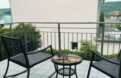 Lakefront View Entire Apartment with 2 bedrooms, 2 full bathrooms & Balcony Waterview - Foto 60