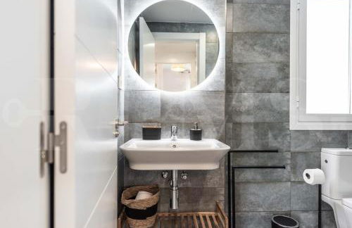 Stylish apartments with balcony & parking near the beach by REMS - Foto 18