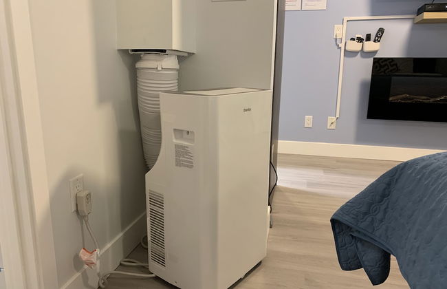 A Lovely Studio with Full Kitchen & AC - Photo 8