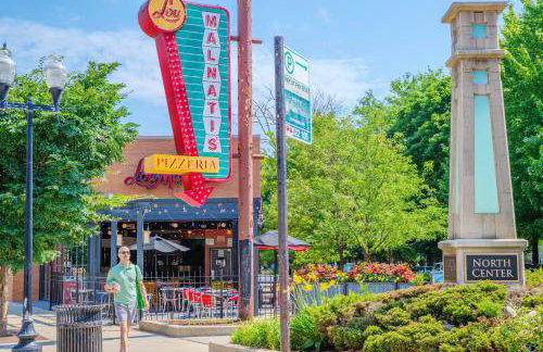 Northside FAMLYNEST Lincoln Sq 4BR 2BA 2P Rare find - Photo 45