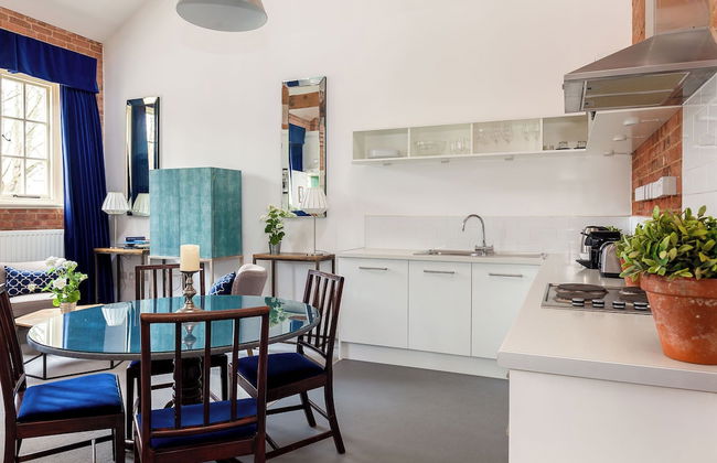 Bowen-Buscarlet at Bicester Heritage - Foto 8