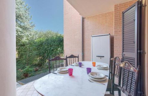 Gorgeous Apartment In Pesaro -Pu- - Foto 3