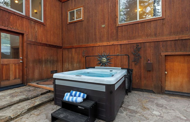 Moosetrack by Avantstay Cozy Cabin In The Of Tahoe Donner w/ Hot Tub - Foto 30