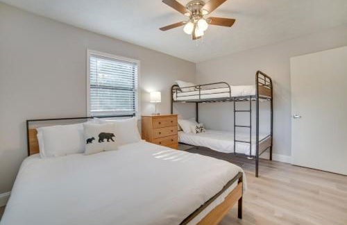 Kodak Getaway with Covered Decks and Game Room! - Foto 16