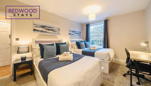 Newly Refurbished Spacious Serviced Apartment for Contractors and Families, Free WiFi & Netflix By Redwood Stays - Foto 2