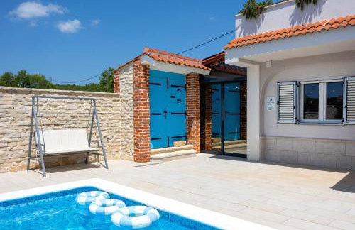 Villa Vision with Heated Pool & Jacuzzi in Sestanovac - Foto 48