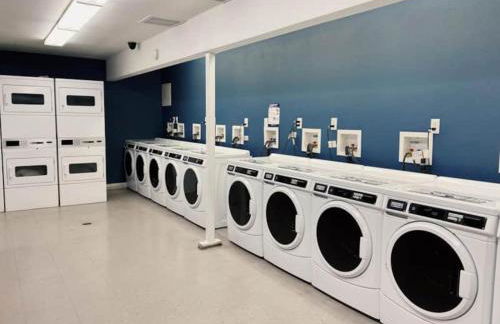 Two Bedroom Loft * Award Winning Beds * Down Town - Foto 22