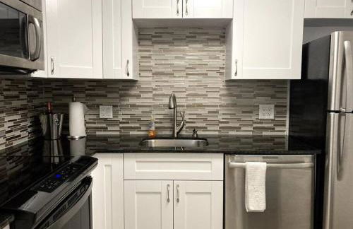 Oceanview on SAND located in Ocean Manor Resort Fort Lauderdale Beach 2 bed 2 bath spacious corner unit partial ocean view - Foto 10