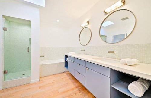 Stunning Modern Estate in BH with Pool, Spa, and Views - Foto 29