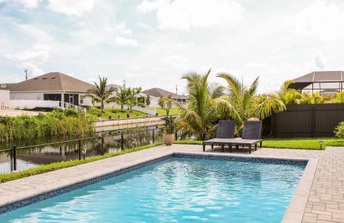 Luxurious Waterfront Home with Heated Pool and Jacuzzi - Foto 42