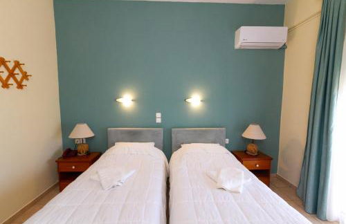 G. Kiapekou - Photo 2