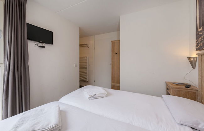 Luxury Chalet With two Bathrooms, Near the sSa on Texel - Foto 2