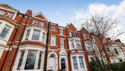 Spacious Flat! Sleeps 7, Pet Friendly and Parking - Photo 2