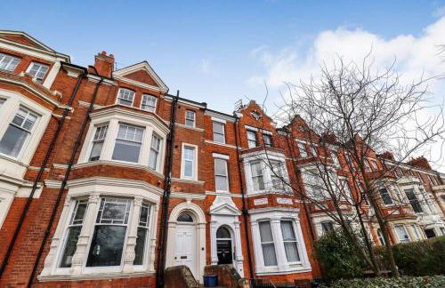 Spacious Flat! Sleeps 7, Pet Friendly and Parking - Photo 2