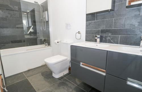 Bwthyn y Coediwr The Woodcutters Cottage - Foto 17