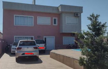 Belíssimo sobrado com piscina - Foto 8