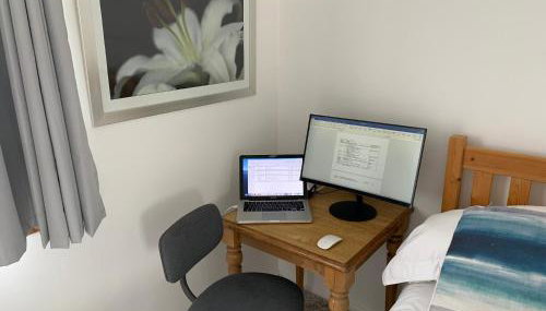 2 Bed-Sleeps 4-Parking-Pets-10 min walk to Beach - Foto 5