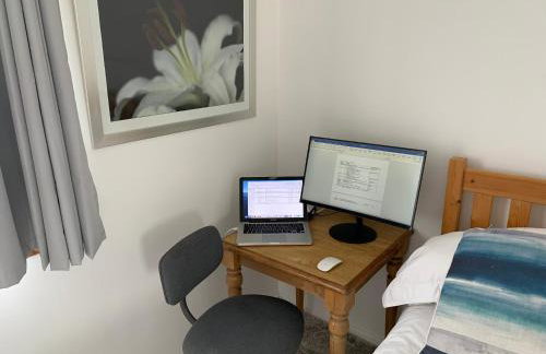 2 Bed-Sleeps 4-Parking-Pets-10 min walk to Beach - Foto 5