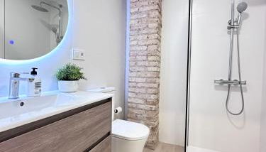 EcoCasa 12PAX perfecta grupos, reforma lujo, junto parada Burjassot metrovalencia, cerca centro Valencia y playa, lavadora, secadora equipamiento total - Foto 4